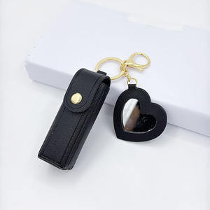 Llavero de Lujo de Piel Sintética con Colgante de Corazón y Bolsa de Almacenamiento para Lápiz Labial - Product Image 4