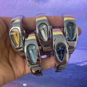 Reloj de Moda PINTIME Y2K, Estilo Casual, Diseño de Pulsera con Forma de Gota de Agua, Relojes de Cuarzo para Hombre y Mujer - Product Image 4