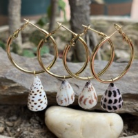 Nouvelles boucles d'oreilles créoles en acier inoxydable avec coquillage naturel Conus Ebraeus, style hawaïen, bijoux bohèmes de plage pour femmes