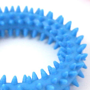 Jouet pour animaux de compagnie en forme d'anneau de fil barbelé en caoutchouc dur de 9 cm, adapté à l'intérieur et à l'extérieur - Product Image 2