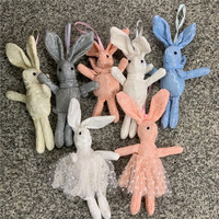 En gros Nouveau Porte-clés en peluche Lapin des vœux à longues jambes en dentelle, Breloque de sac, Poupée lapin avec mini-foulard pour la création de bouquets de fleurs DIY