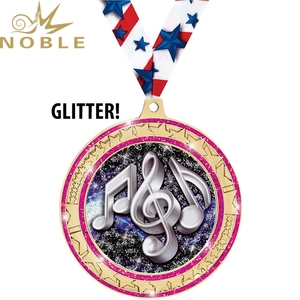 Medalla de música noble con cinta estampada de estrella Notas musicales 3D y fondo brillante Diseño de borde rojo para concursos de música - Product Image 3