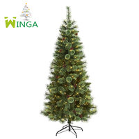 Sapin de Noël artificiel de 1,80 m en pin blanc avec 300 lumières LED transparentes et cônes de pin, vente en gros et échantillon disponible