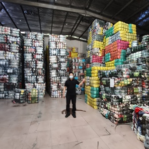 Balle di Vestiti Usati in Ottime Condizioni, Vendita all'Ingrosso di Abbigliamento di Seconda Mano Misto, Direttamente dalla Fabbrica - Product Image 3