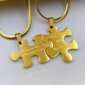 Custom fine moda 18k oro placcato in acciaio inossidabile incisione coppie <span class=keywords><strong>amanti</strong></span> ciondolo bianco ciondolo collana gioielli set per donna - Product Image 4