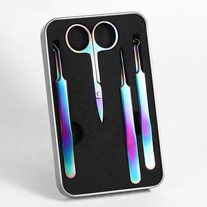Lot de 4 outils d'extension de cils en acier inoxydable avec ciseaux à cils et sourcils et pince à épiler de volume Étui de couleur personnalisé - Product Image 1