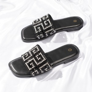 Nouvelles sandales plates à boucle carrée en strass pour femmes, vente en gros, usine OEM, pantoufles personnalisées à bout carré et paillettes pour dames - Product Image 1