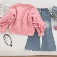 Ensemble de vêtements pour enfants, pull en tricot à fleurs roses d'automne et d'hiver, pantalon en jean à pattes d'éléphant, vêtements de boutique