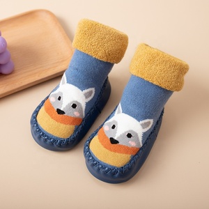 Chaussettes-chaussons d'hiver épaisses en tissu éponge antidérapantes pour bébés et tout-petits avec picots pour enfants - Vente en gros - Product Image 5