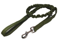 Sangle en nylon de haute qualité OEM Laisse pour chien confortable à double poignée Collier élastique d'entraînement tactique LED pour animaux de compagnie