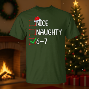 T-shirt de Noël « Nice Naughty 6-7 » avec motif de chapeau du Père Noël – Idéal pour les fêtes - Product Image 3
