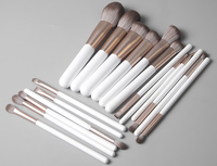 Ensemble de pinceaux de maquillage professionnels avec logo personnalisé Trousse de maquillage Poudre Blush Fond de teint Highlight Fard à paupières Sourcils Lèvres Kit de maquillage