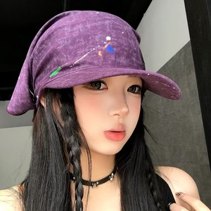 <span class=keywords><strong>Gorra</strong></span> de béisbol de PVC morado de 6 paneles <span class=keywords><strong>con</strong></span> diseño de grafiti urbano para mujer, de primavera, <span class=keywords><strong>con</strong></span> visera ancha que realza el rostro, estilo pato, <span class=keywords><strong>con</strong></span> cinta. - Product Image 2