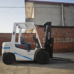 Venta Directa de Fábrica, Montacargas Usado TCM 30 de 3 Toneladas con Motor Diésel, 3-4.5 Metros, Origen Japón, Tracción AWD/4X4, Neumáticos Sólidos, Modelo 2023, 1 Año de Garantía - Product Image 6
