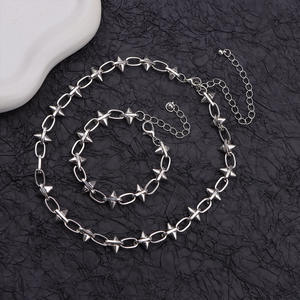 Conjunto de Collar y Pulsera con Tachuelas, Cadena de Aleación de Zinc con Púas, Joyería de Moda Unisex, Accesorio para Fiestas - Product Image 1