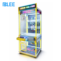 Machine à griffes commerciale BLEE, style arcade moderne, à monnayeur, avec cabinet en métal et plastique durable, jeu interactif à prix.