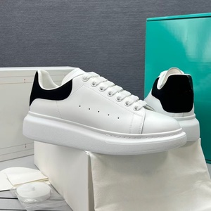 Sneakers de luxe pour hommes en cuir véritable, chaussures de créateur rayées, chaussures de sport de haute qualité, chaussures de marche à semelle épaisse pour femmes - Product Image 1