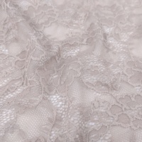 Tissu en dentelle florale beige clair élégant pour la décoration intérieure, doux et raffiné pour la confection de vêtements