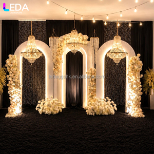 Decoración LEDA para Bodas en Interiores, Nuevo Diseño Moderno, Clásico y Sencillo, Fondo LED Blanco con Cortina de Cuentas - Product Image 1