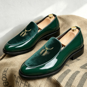 Mocassins brodés décontractés et légers pour hommes, grandes tailles, vente en gros d'usine - Product Image 2