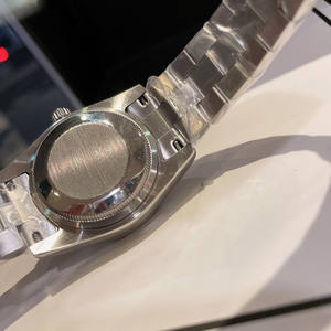 Montre unisexe de luxe rose pastel, mouvement mécanique, verre saphir, bracelet en acier inoxydable orné de diamants, lunette cannelée, cadran soleil. - Product Image 5