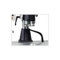 Machine de soudage par ultrasons à déchargement automatique de plateau tournant, augmentation de l'efficacité, vitesse contrôlable avec bras mécanique de table rotative