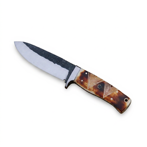 Herramienta utilitaria de hoja fija para exteriores, hecha a mano y personalizada, con mango de hueso tallado, acabado en acero forjado y guardacuchillo de acero inoxidable. - Product Image 1