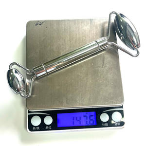 Masajeador de enfriamiento facial de metal para belleza y spa con logotipo personalizado, rodillo de masaje de Color plateado, masajeador facial de acero inoxidable de doble cara - Product Image 6