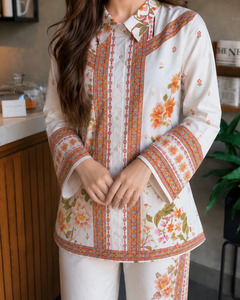 ชุดเซ็ตผ้าฝ้ายพิมพ์ลายดอกไม้สีงาช้างพรีเมียม สำหรับผู้หญิง เนื้อผ้านุ่ม น้ำหนักเบา แห้งเร็ว ไม่ยับ ชุดสองชิ้น เหมาะสำหรับฤดูร้อนและวันพักผ่อน - Product Image 4