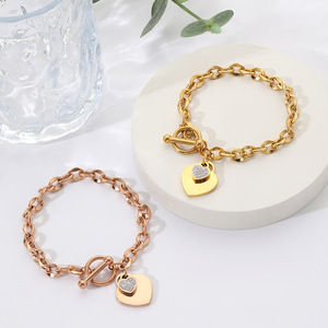 Bijoux en acier inoxydable plaqué or 18 carats Bracelet à breloques avec boucle en forme de cœur pour femme Bracelets manchette avec pendentif en forme de cœur - Product Image 4