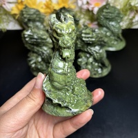 Machine de pierre de roche en cristal naturel sculpté Dragon de jade vert sculptures artisanat en cristal pour la décoration de la maison