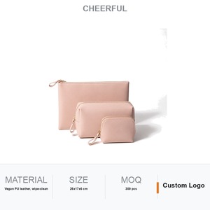Ensemble de 3 trousses de toilette en cuir vegan, pochettes de voyage imbriquées, doublure nettoyable, logo personnalisé, cadeau - Product Image 1