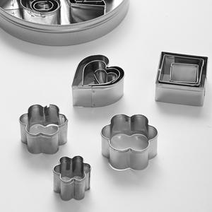 ชุดตัดคุกกี้สแตนเลสขนาดเล็ก 21 ชิ้น รูปหัวใจและดาว สำหรับคุกกี้ ฟองดองท์ ผลไม้ ผัก บรรจุในกล่องโลหะ - Product Image 1