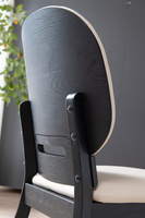 Chaises de salle à manger en bois de caoutchouc massif avec cadre noir écologique et structure démontable pour cafés commerciaux