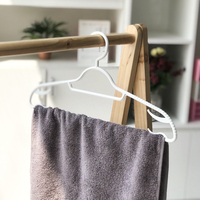 SB TECH Robuster, gekerbter Kleiderhaken aus glänzendem, umweltfreundlichem PP-Kunststoff, moderner, multifunktionaler Kleiderorganizer, Wandmontage für den Kleiderschrank