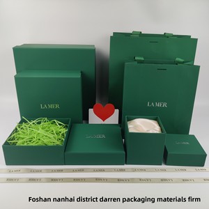 กล่องของขวัญสุดหรูสีเขียวสไตล์ <span class=keywords><strong>LA</strong></span> <span class=keywords><strong>MER</strong></span> กล่องกระดาษแข็งคุณภาพสูงสำหรับเครื่องสำอาง พร้อมบริการพิมพ์โลโก้ตามสั่ง - Product Image 4