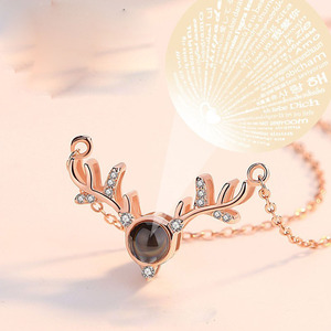 Venta al por mayor logotipo personalizado nuevo estilo oblicuo forma de corazón 100 idiomas te amo proyector Collar para 2024 regalo del Día de San Valentín - Product Image 2