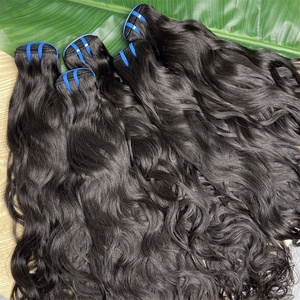 Fasci di <span class=keywords><strong>capelli</strong></span> umani naturali indiani grezzi in colore 1B <span class=keywords><strong>prodotti</strong></span> <span class=keywords><strong>per</strong></span> <span class=keywords><strong>capelli</strong></span> di alta qualità 100% <span class=keywords><strong>capelli</strong></span> ondulati indiani non trasformati crudi - Product Image 2