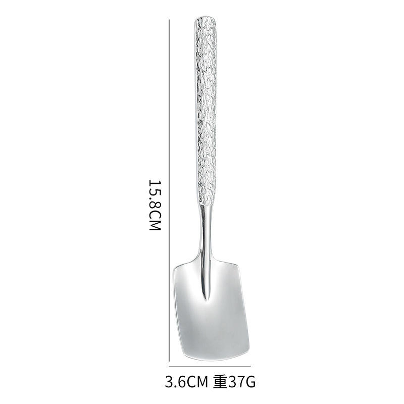 ช้อนปลายแหลมสีเงิน