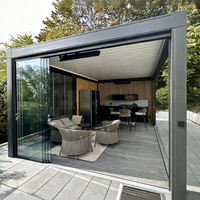 Gazebo de jardin à toit rigide avec finition anthracite thermolaquée et auvent à lames motorisées pour utilisation en extérieur dans les jardins et cours.