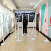 Standing backdrop pernikahan modern bentuk bulat, dekorasi acara, warna emas putih hitam, besi, ukuran bisa disesuaikan, tahan lama