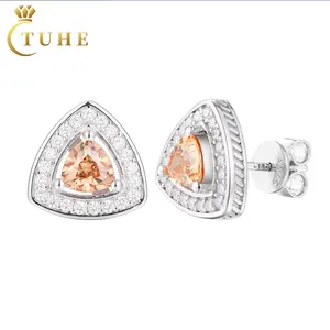 Primavera nuovo stile di alta qualità oro bianco placcato 925 argento Sterling VVS Moissanite diamante ghiacciato triangolo Halo perno orecchino