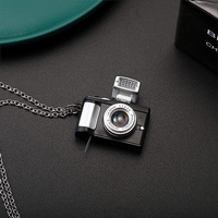 Colliers pendentifs rétro lumineux en forme d'appareil photo, créatifs, style LED SLR, tendance, avec son d'obturateur de flash photo, collier caméra discrète