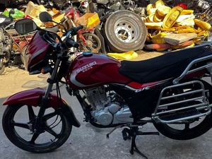 Motocicleta de calle Suzuki GR150 de 150cc usada, de segunda mano, de gasolina, para carga pesada y uso diario. - Product Image 1
