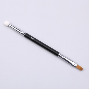 Pinceau correcteur double tête, éponge, pinceau anti-cernes, pinceau pour les cernes, pinceau pour les fentes lacrimales, pinceau de maquillage portable - Product Image 3