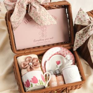 Set Hadiah Pernikahan Terlaris Keranjang Rotan Premium Set Cangkir dan Piring Vintage Kotak Hadiah Pernikahan - Product Image 2