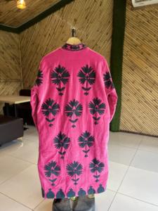 เสื้อแจ็คเก็ตบอมเบอร์ยาวปักลายกำมะหยี่ Royal Bloom สำหรับผู้หญิง |   เสื้อคลุมกันหนาวคอตั้งลายดอกไม้ทำมือ ซับในผ้าฝ้าย - Product Image 2