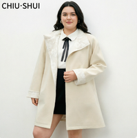 CHIU SHUI Trench-coat crème pour femme, col montant, garniture en dentelle, ceinture amovible, coupe trapèze