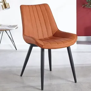 Silla de Comedor Tapizada en Terciopelo de Lujo con Patas de Hierro Negro Resistentes - Product Image 1