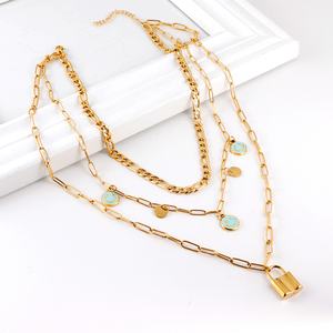 Collar de Acero Inoxidable con Triple Cadena y Cierre Sonriente, Diseño Exclusivo, Chapado en Oro de 18k, Joyería Popular - Product Image 1